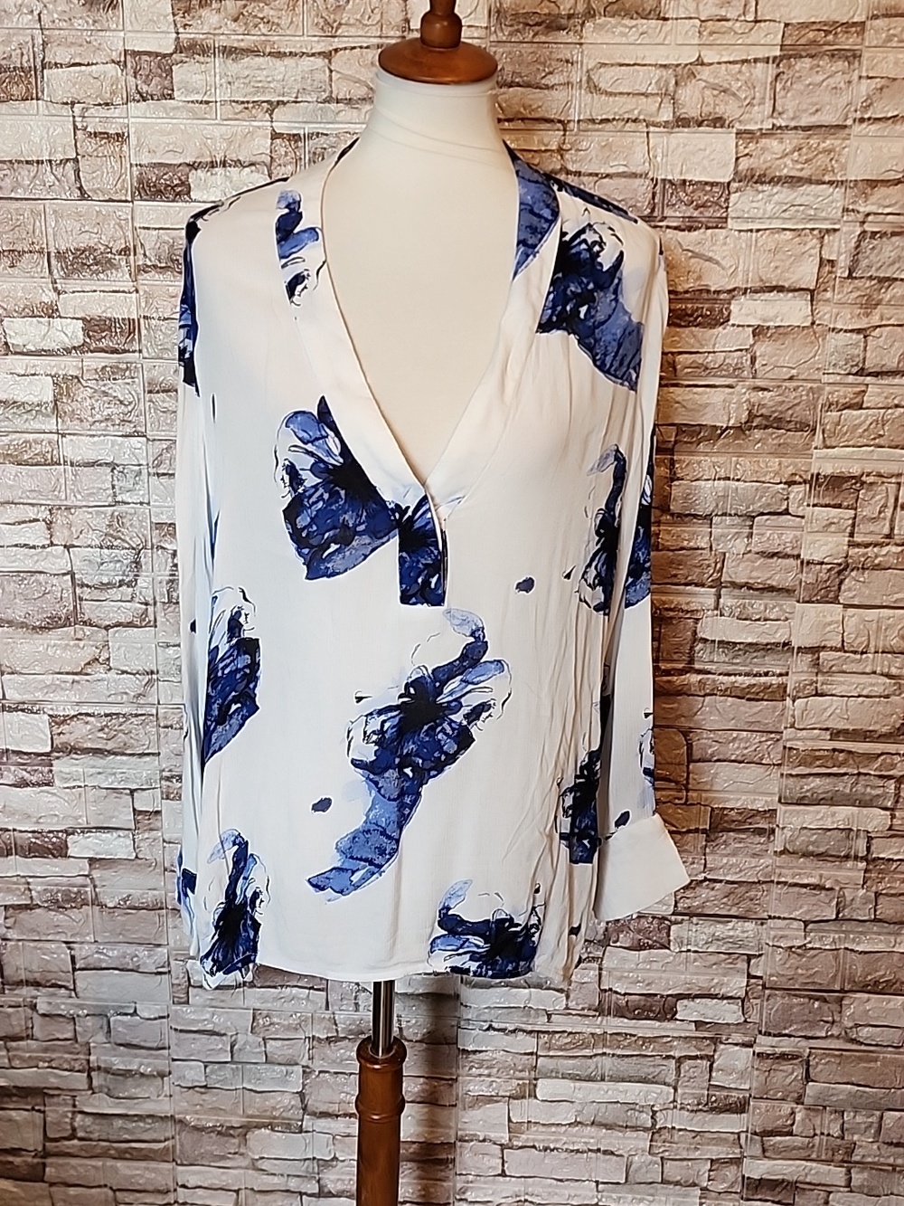 H&M Blue and White  V Neck Floral  Blouse